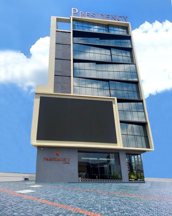 Presidency Airport Hotel Kochi Extérieur photo