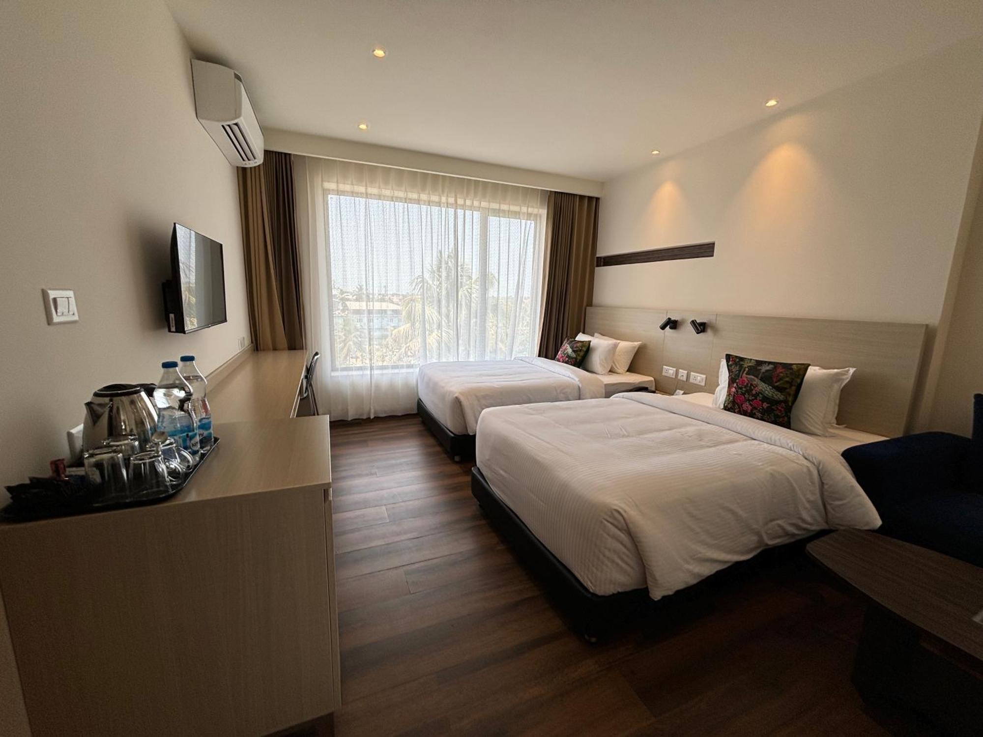 Presidency Airport Hotel Kochi Extérieur photo