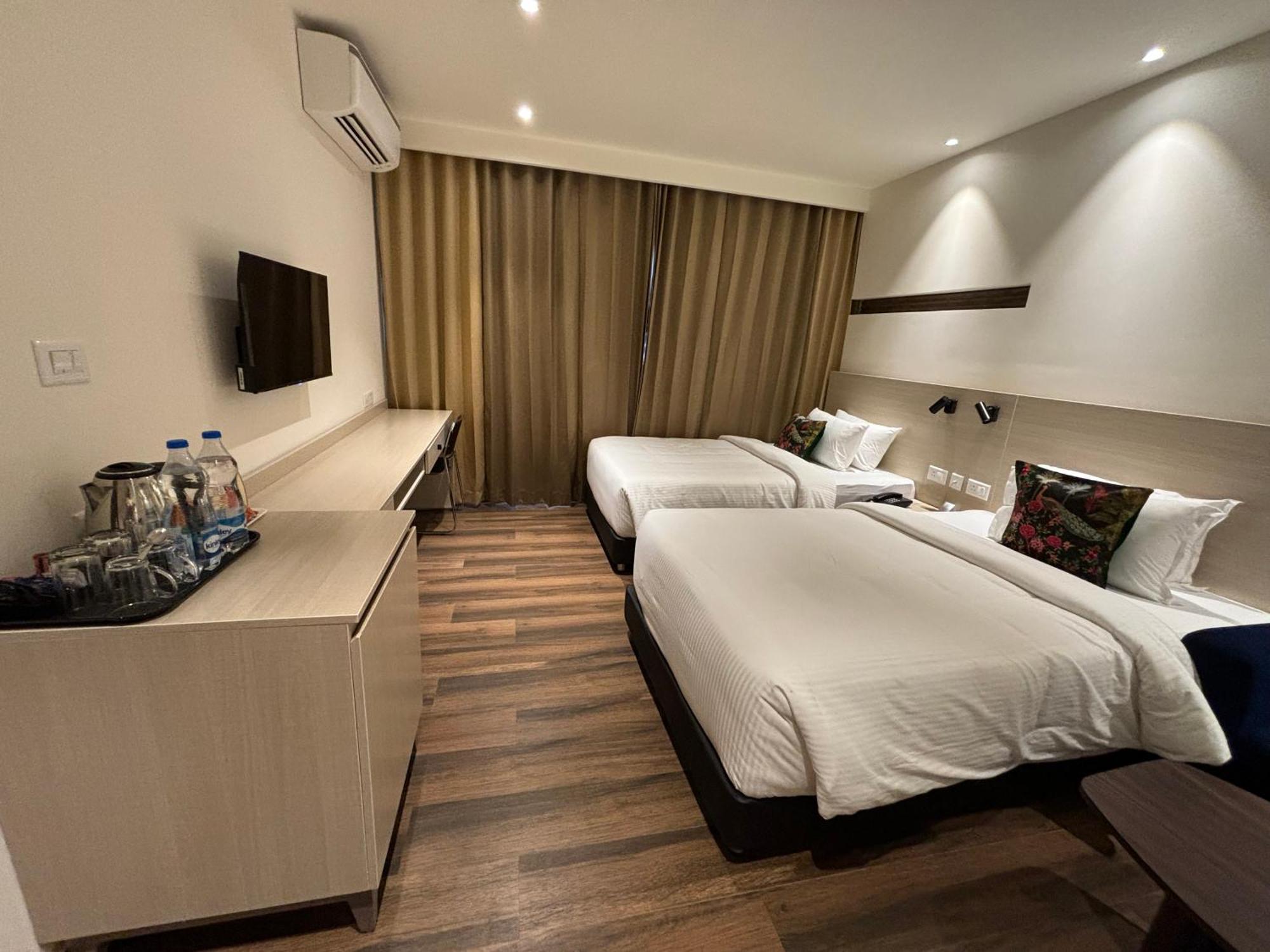 Presidency Airport Hotel Kochi Extérieur photo