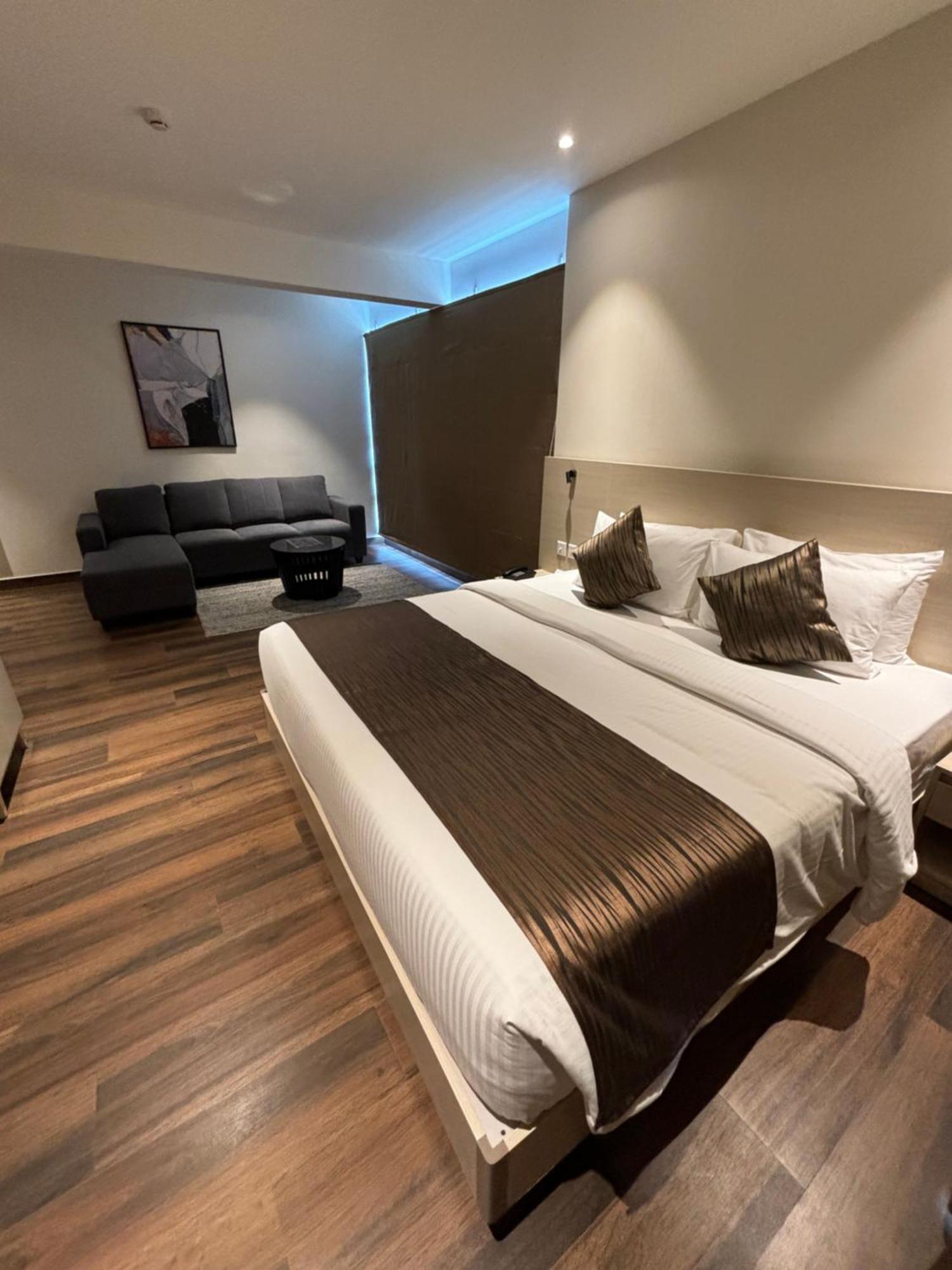 Presidency Airport Hotel Kochi Extérieur photo