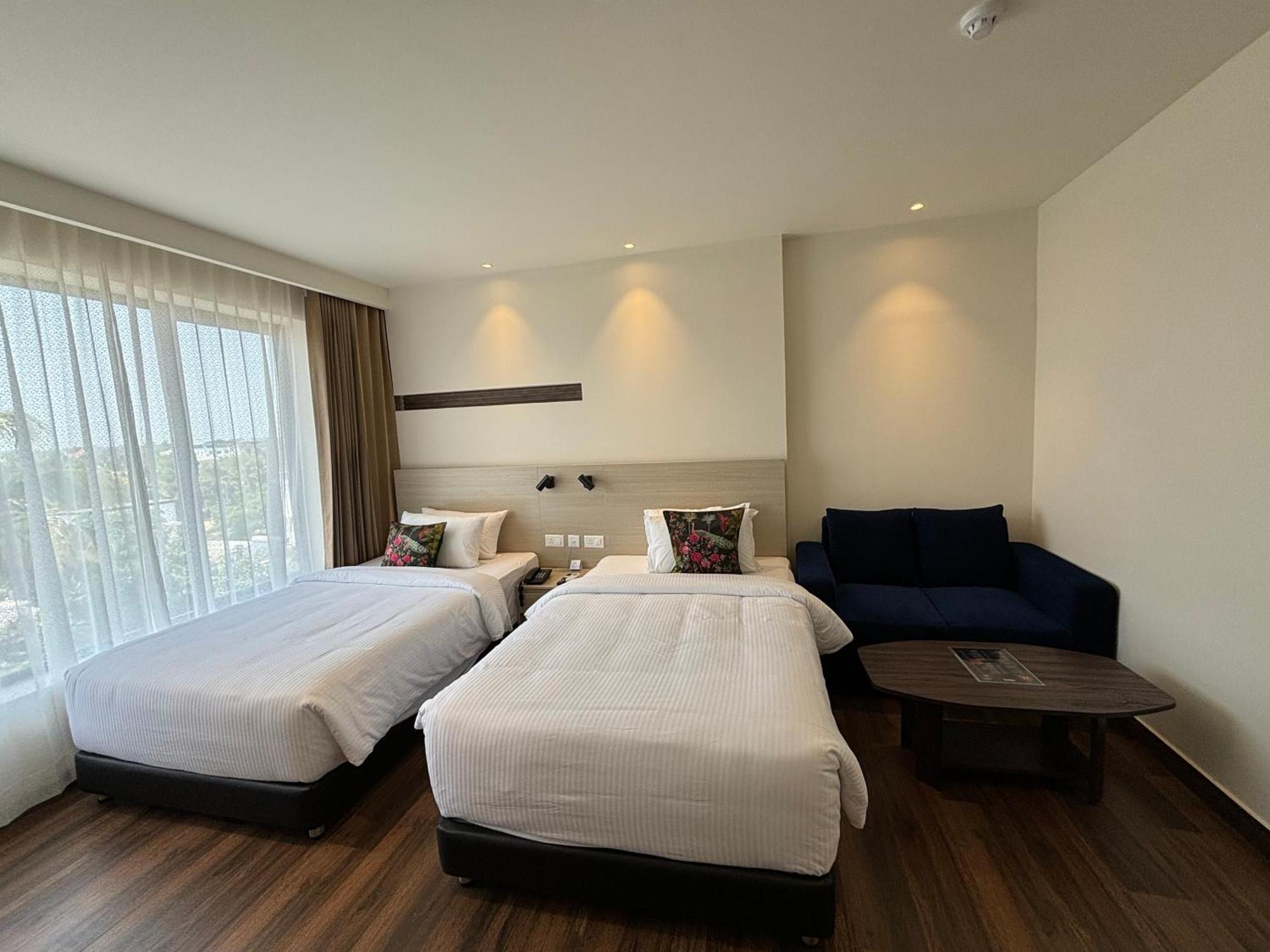 Presidency Airport Hotel Kochi Extérieur photo