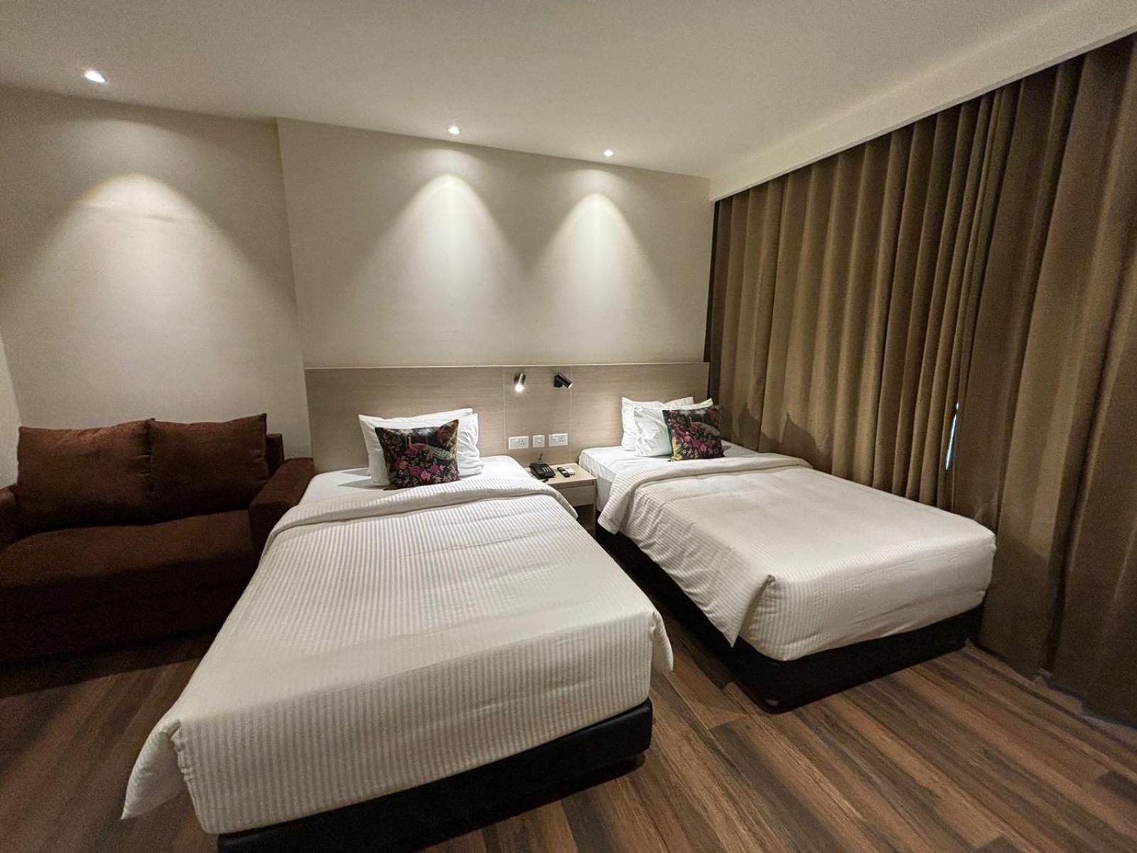 Presidency Airport Hotel Kochi Extérieur photo