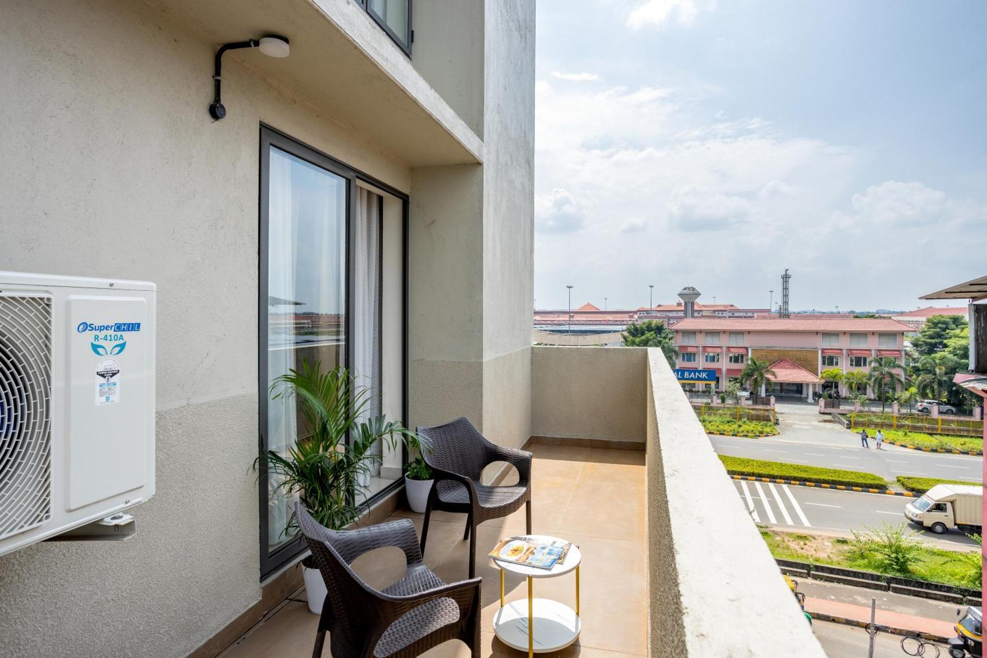 Presidency Airport Hotel Kochi Extérieur photo