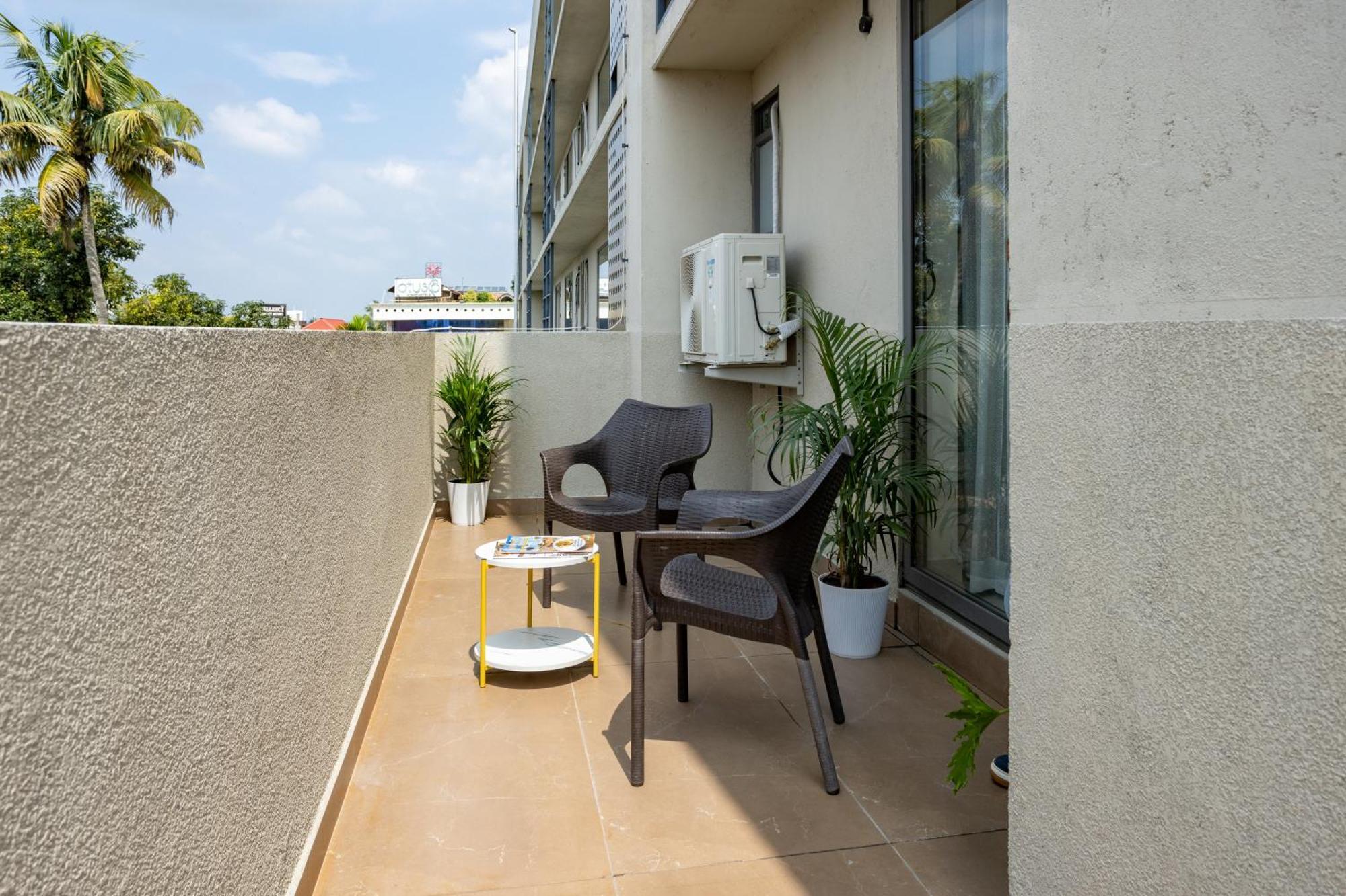 Presidency Airport Hotel Kochi Extérieur photo