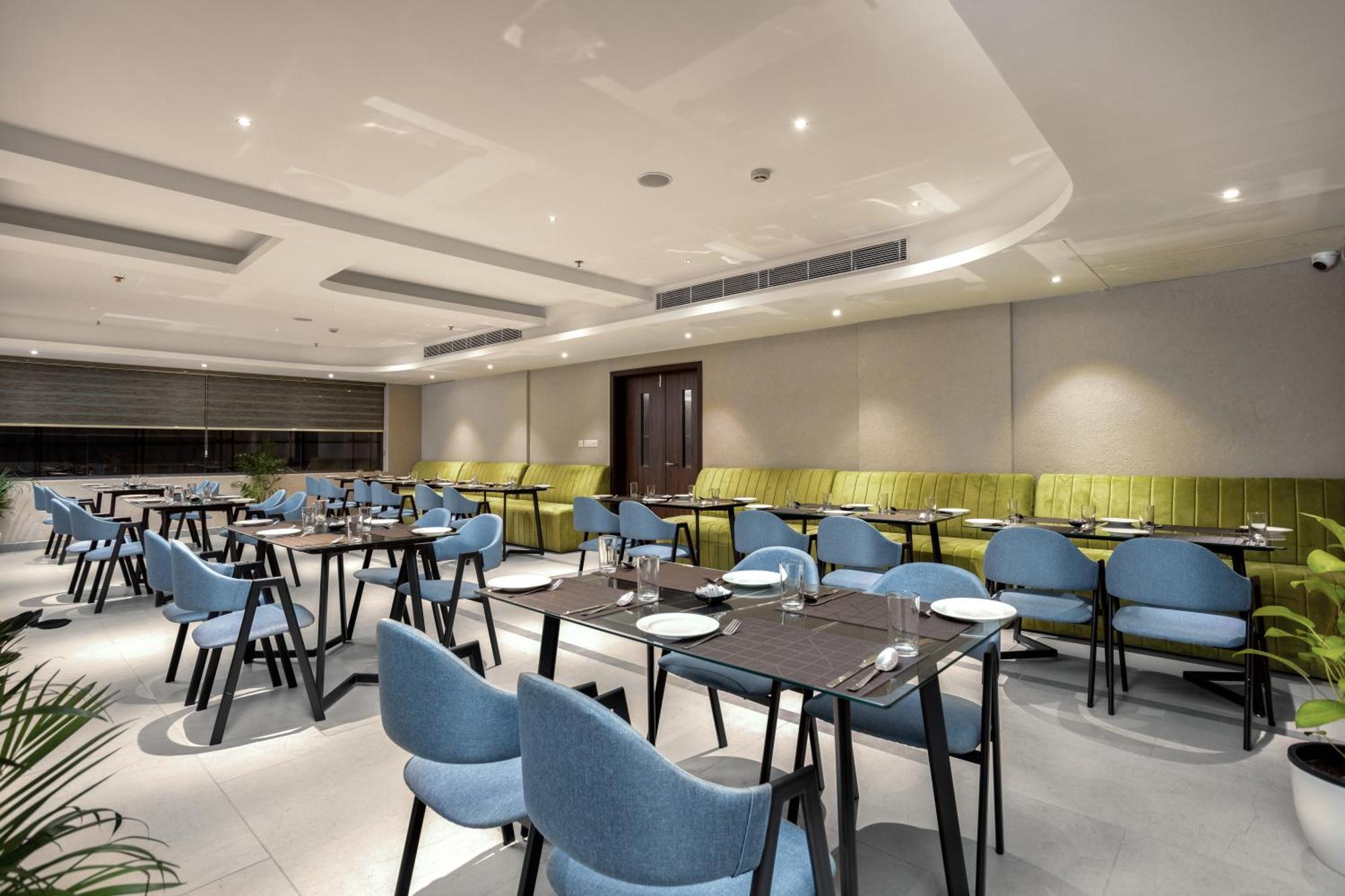 Presidency Airport Hotel Kochi Extérieur photo