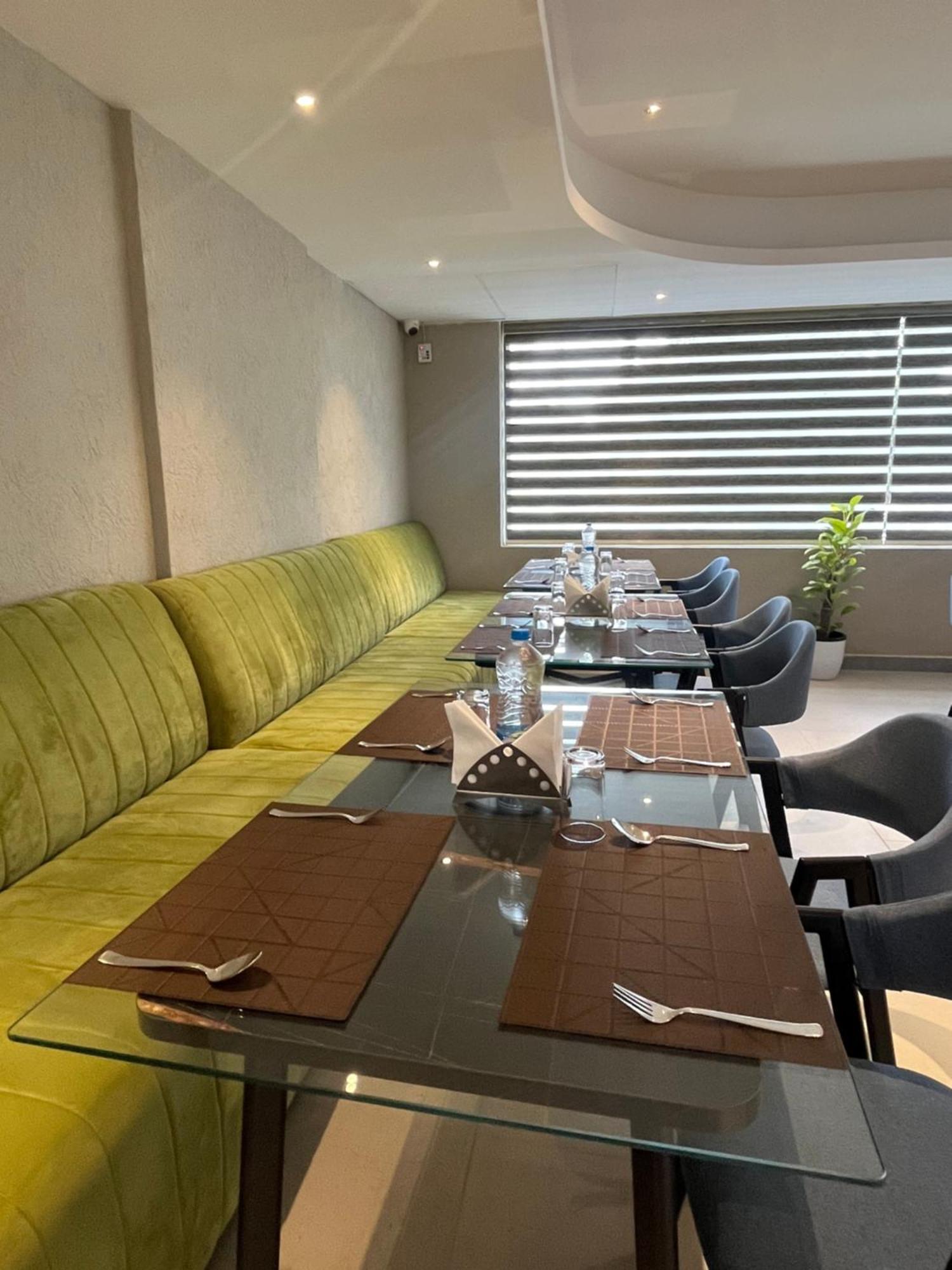 Presidency Airport Hotel Kochi Extérieur photo